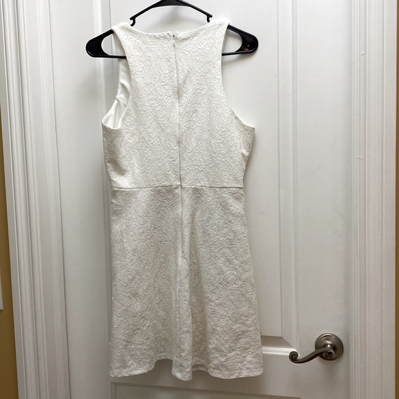 Francesca’s white sleevless pleated casual semi formal dress size medium - Picture 7 of 9